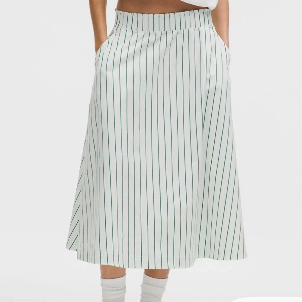 *sold* NWT Lululemon Stretch Woven Ruffle-Waist Midi Skirt White M - Picture 7 of 9